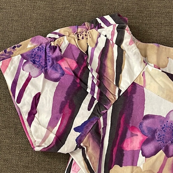 💰3 items for $25 🏷 Koi by Kathy Peterson Demi Scrub Top sz Small - Picture 8 of 14